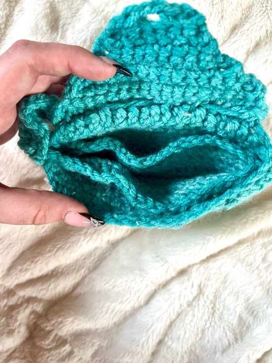 BUNDLE !! Crochet (by me) Wristlet with 2 scrunchies and a Pot Holder - Picture 2 of 4